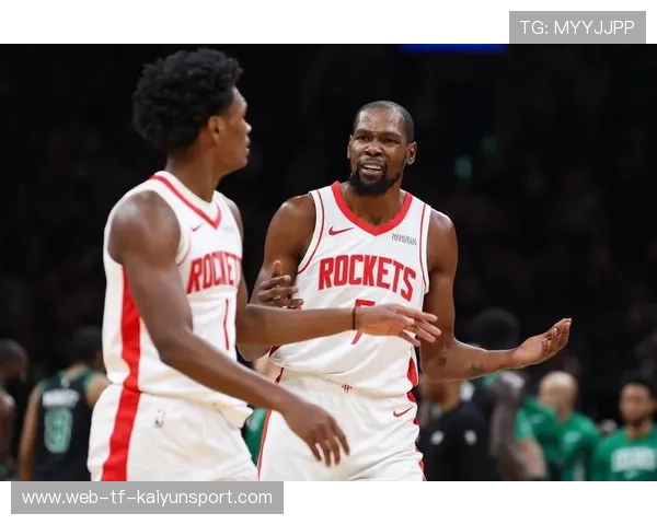 字母40+准三双打爆东部第一！“投敌中锋”称霸内线全场狂飙引爆篮球热潮