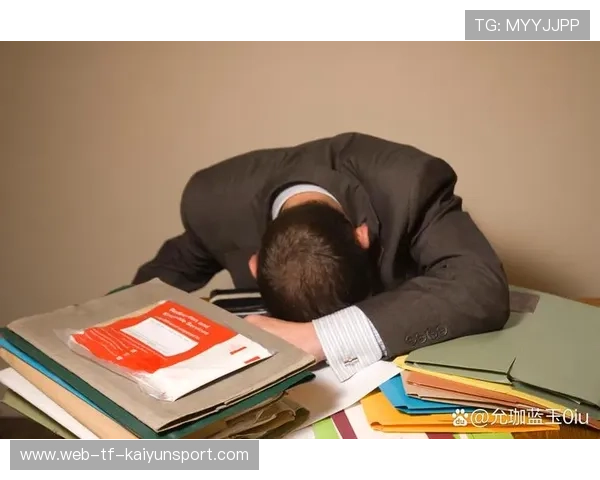 教授怒斥年轻人懒惰，网友吐槽“光晒不干”